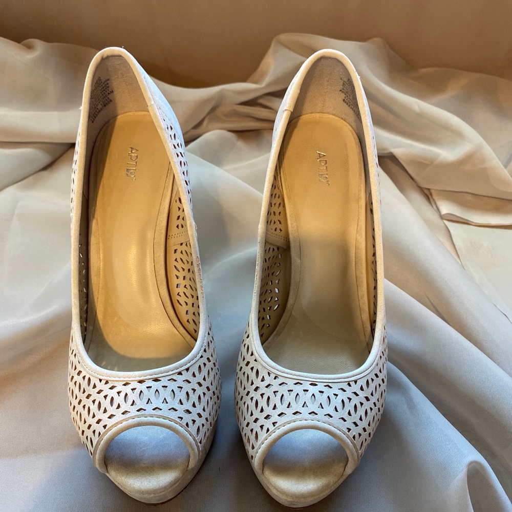 Apt. 9 Nude Kennedy Peep Toe Pumps